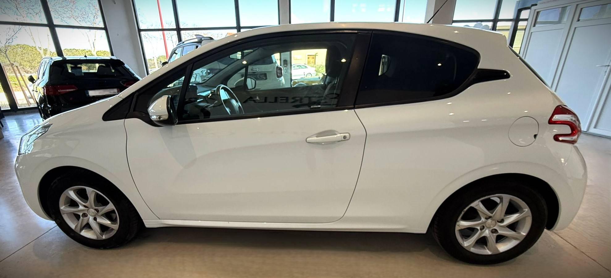 PEUGEOT PEUGEOT 208