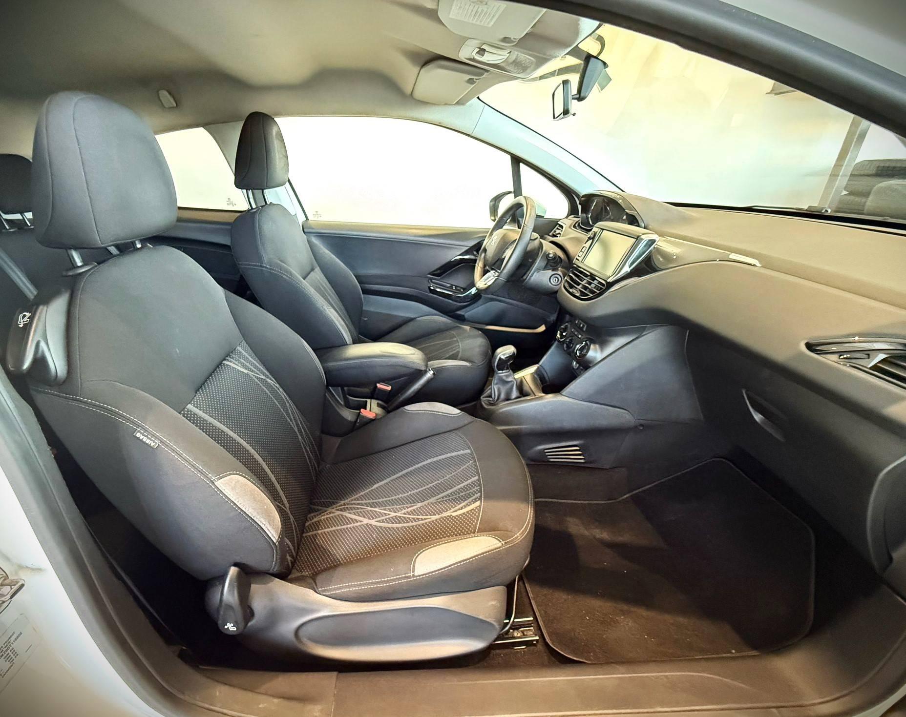 PEUGEOT PEUGEOT 208