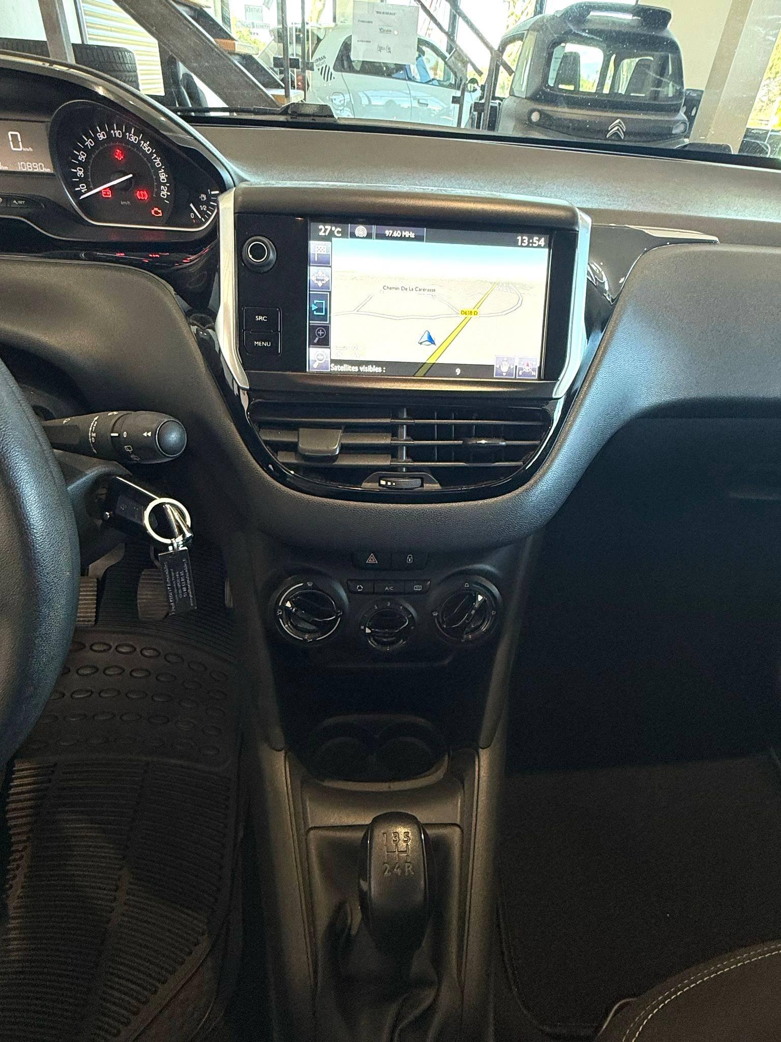 PEUGEOT PEUGEOT 208