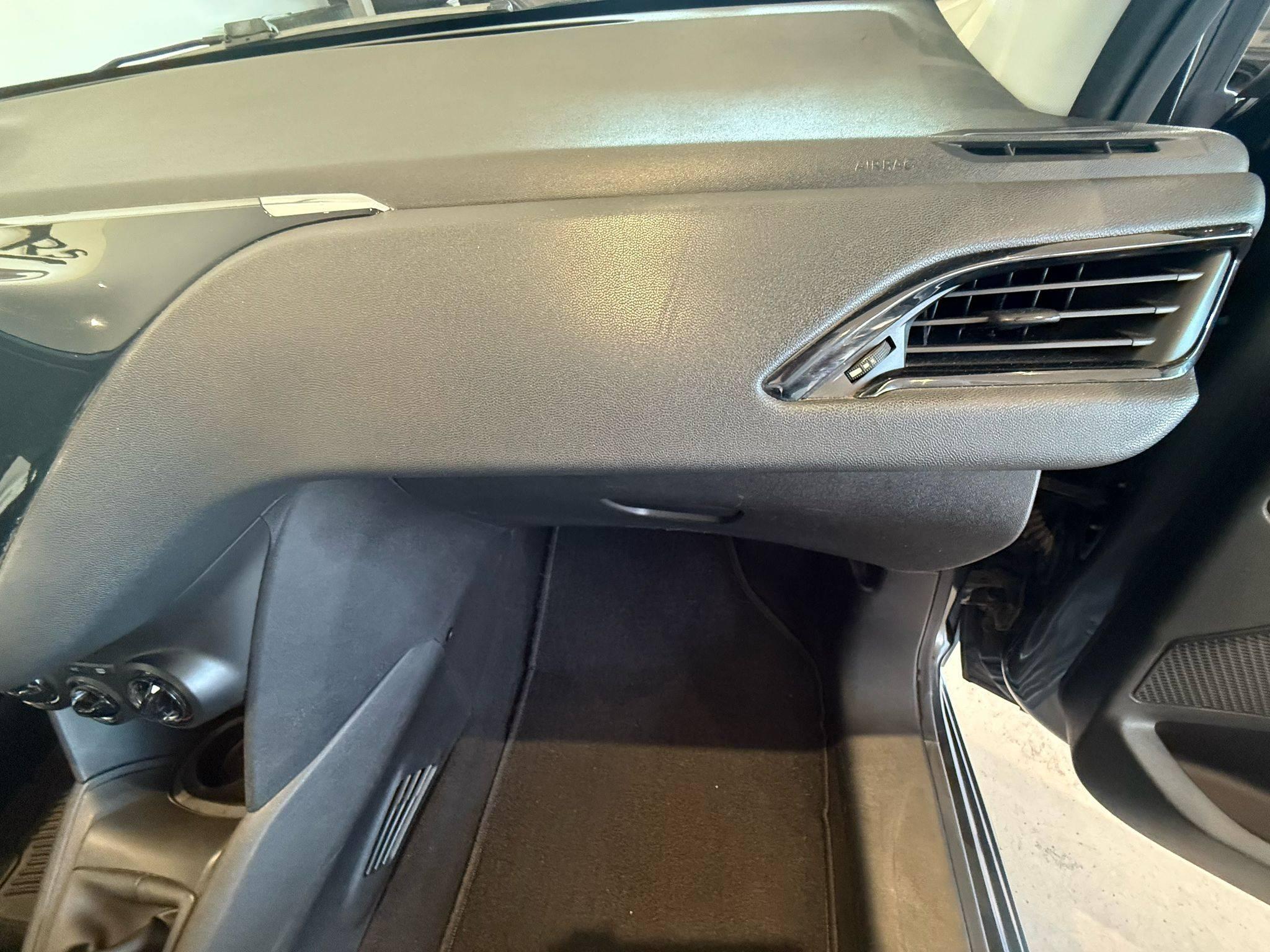 PEUGEOT PEUGEOT 208
